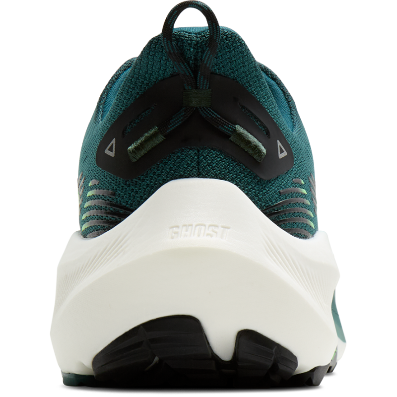 BROOKS Ghost Trail združuje legendarno udobje modela Ghost z vrhunskim trail oprijemom. DNA LOFT v3 blaženje, TrailTack Green podplat in stabilnost za brezskrben tek iz ceste na gozdne poti.