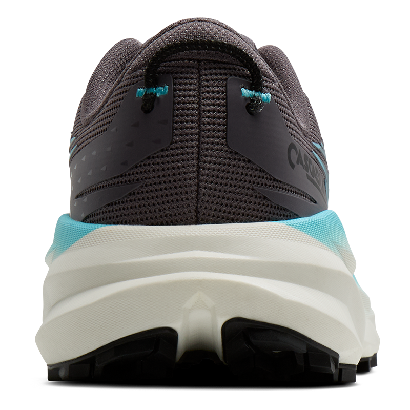 Brooks Cascadia 19 za ženske prinaša vrhunski oprijem TrailTack, mehko DNA LOFT v3 blaženje in zaščito Rock Shield za varen tek po zahtevnih terenih. Odkrij zanesljiv trail copat za brezkompromisno avanturo.