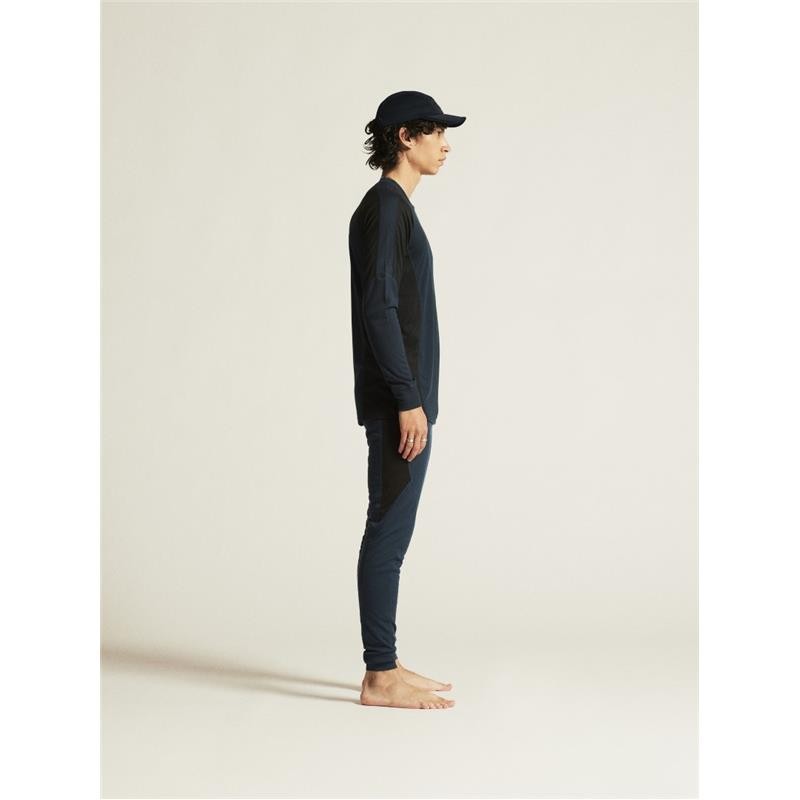 Moški termo set Craft Baselayer iz 100% recikliranega poliestra nudi toploto, hitro sušenje in udobje pri vseh zimskih športih. Odličen osnovni sloj. AS Sport Outlet.