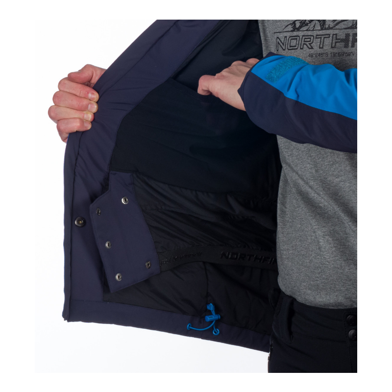 Moška smučarska jakna NORTHFINDER STEPHAN združuje 10K/10K vodoodporno zaščito, izolacijo PrimaLoft® Eco Black in RECCO® varnostni sistem. Popolna izbira za zahtevne smučarje, ki želijo toplino, udobje in varnost v vseh zimskih razmerah.