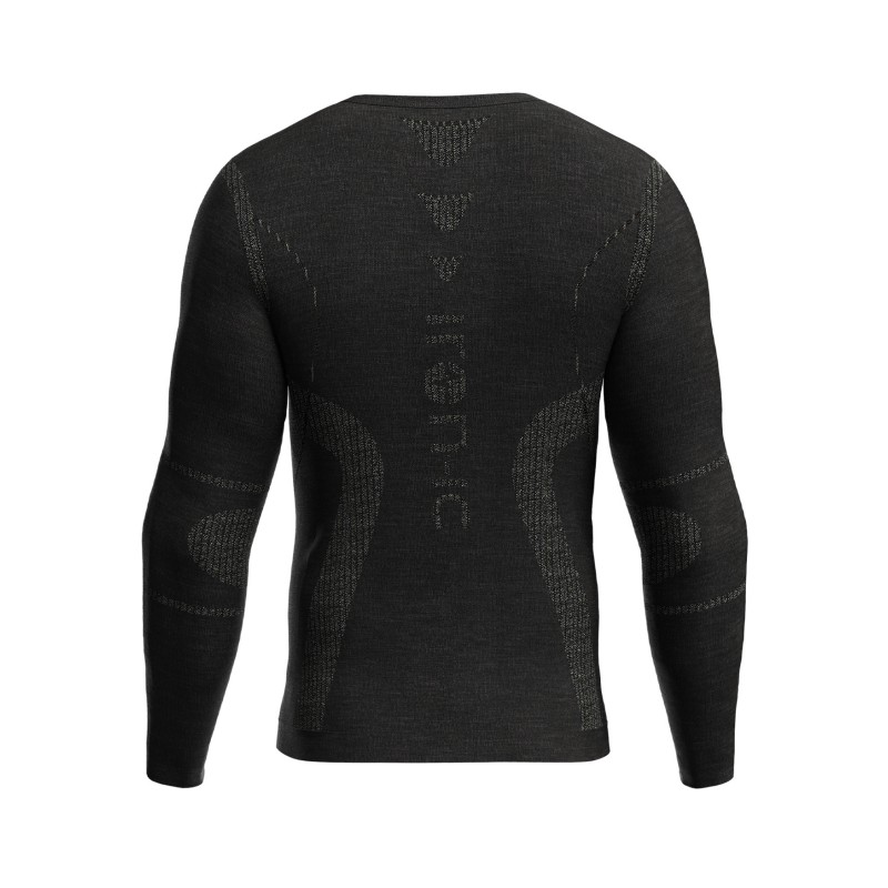 Moška smučarska spodnja majica IRON-IC T-SHIRT MERINO 7.1 je visokokakovosten kos oblačila, zasnovan za aktivnosti na snegu in v zimskih razmerah. Izdelano je iz lahke, prožne tkanine Exyra Light, ki zagotavlja izjemno dihanje in udobje.