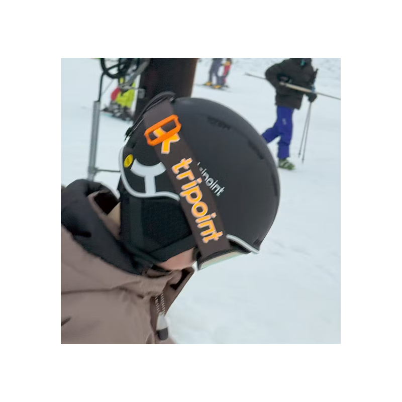 Otroško smučarska čelado TRIPOINT 204 Constance Free Ride –vrhunsko čelado, zasnovano posebej za mlade smučarje in zagotavlja izjemno varnost in udobje med njihovimi zimskimi dogodivščinami.