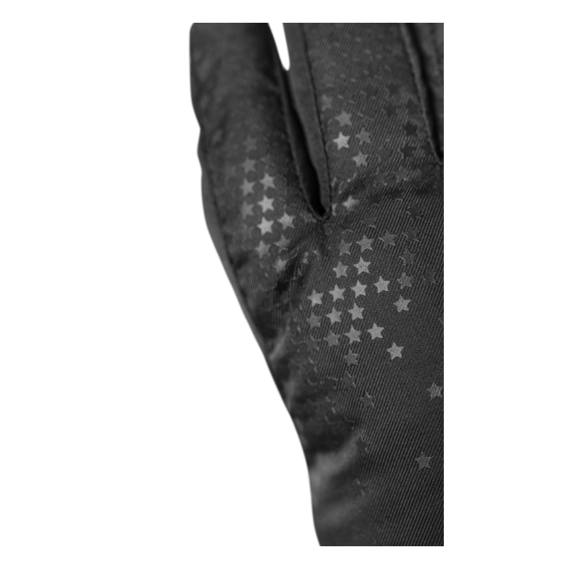 Naj bodo male roke tople in suhe! Otroške smučarske rokavice Reusch Alice R-TEX® XT BK nudijo vrhunsko zaščito pred snegom, vetrom in mrazom. Vodoodporne, tople in udobne – popolne za mlade smučarke. Odkrij kolekcijo Reusch pri AS Sport Outlet!
