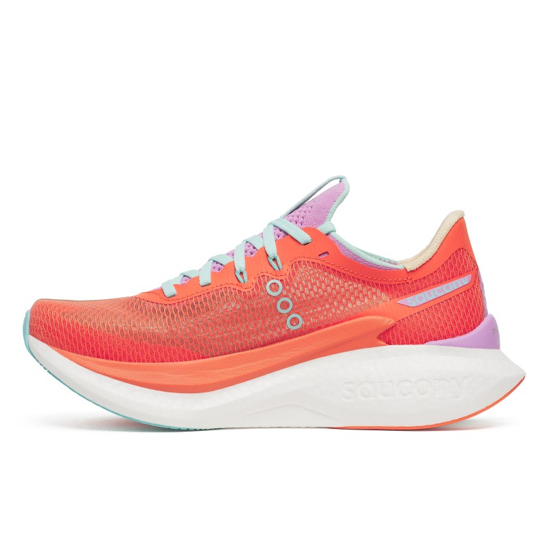 Elite ženske tekaške superge Saucony Endorphin Pro 5 s karbonsko ploščo. Izjemen povratek energije in hitrost za maraton ter tekmovanja. Na voljo pri AS Sport Outlet.