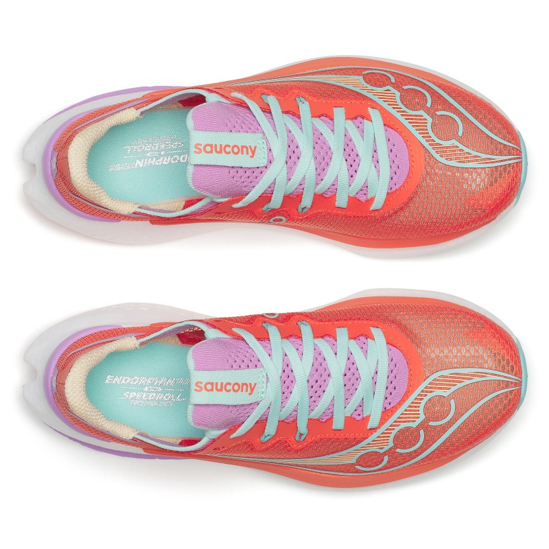 Elite ženske tekaške superge Saucony Endorphin Pro 5 s karbonsko ploščo. Izjemen povratek energije in hitrost za maraton ter tekmovanja. Na voljo pri AS Sport Outlet.
