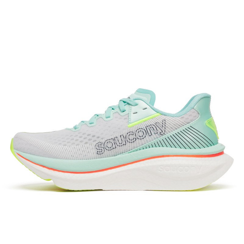 Pospeši tempo z ženskimi tekaškimi supergami Saucony Endorphin Azura. Ultralahki copati s PWRRUN PB blaženjem in SPEEDROLL tehnologijo za hitrejši, mehkejši in učinkovitejši tek.
