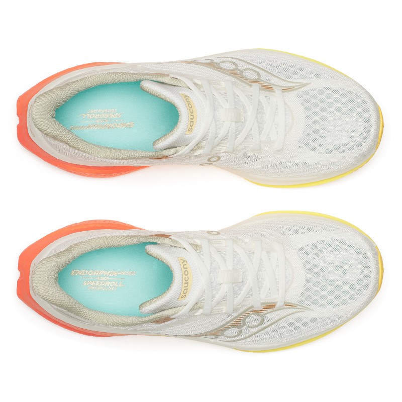 Premagaj tempo z moškimi tekaškimi copati Saucony Endorphin Speed 5. SPEEDROLL tehnologija, PWRRUN PB blaženje in najlonska plošča za maksimalno hitrost, odzivnost in udobje pri vsakem teku.
