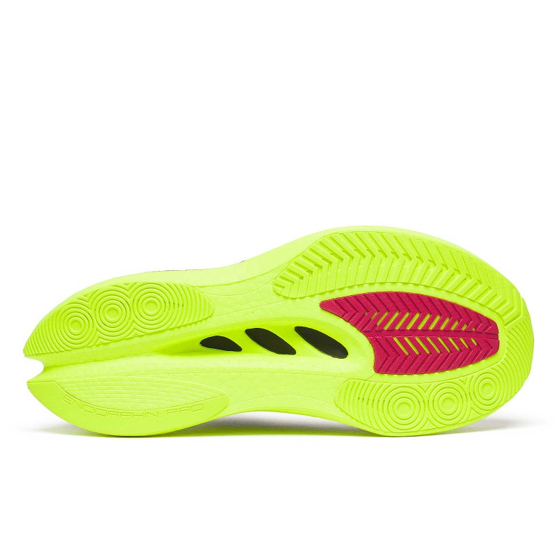 Elite moške tekaške superge Saucony Endorphin Pro 5 s karbonsko ploščo. Maksimalen povratek energije in hitrost za maraton ter tekmovanja. Naroči pri AS Sport Outlet.