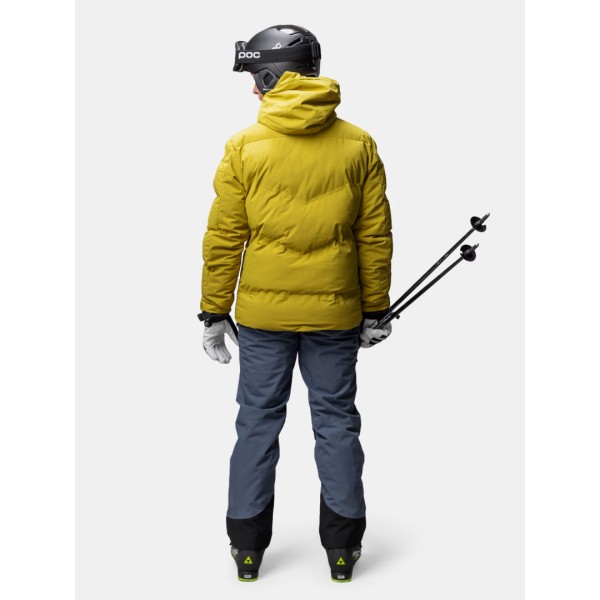 Topla in vodoodporna moška smučarska puhovka Halti Nordic – brezšivna Microtherm® Arcty izolacija, reciklirani materiali in elegantna zasnova. Idealna za mrzle zimske razmere in smučanje v vseh pogojih.