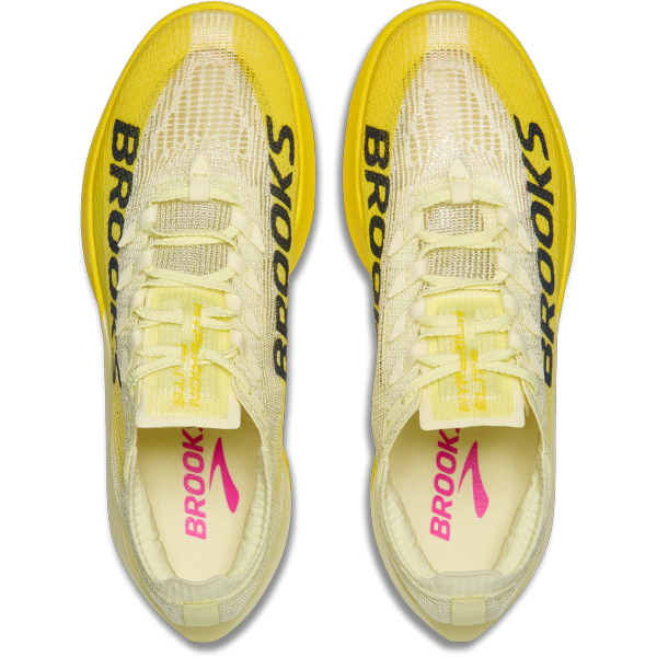 Brooks Hyperion Elite 5 z novo DNA GOLD peno in SpeedVault  karbonsko ploščo prinaša maksimalen povratek energije, eksploziven odriv in izjemno nizko težo (196 g). Idealni za maraton in osebne rekorde.