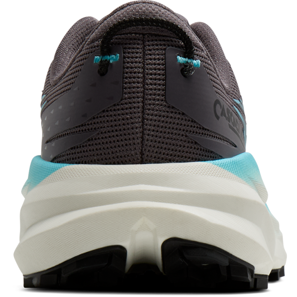Brooks Cascadia 19 za ženske prinaša vrhunski oprijem TrailTack, mehko DNA LOFT v3 blaženje in zaščito Rock Shield za varen tek po zahtevnih terenih. Odkrij zanesljiv trail copat za brezkompromisno avanturo.