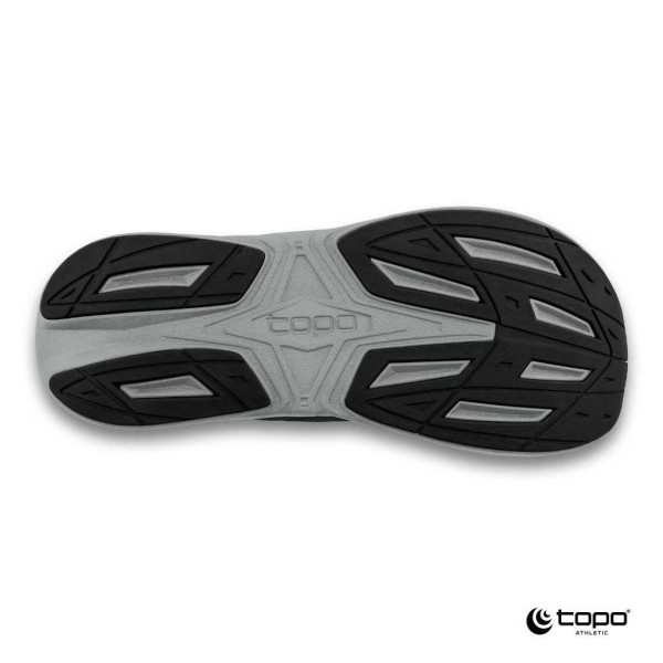 Vodoodporni moški copati Topo Phantom 4 WP z eVent membrano, udobnim ZipFoam blaženjem in širokim prstnim delom. Popolni za tek v vseh pogojih.