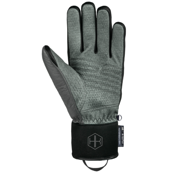 Reusch Henrik Kristoffersen Signature – ekskluzivne usnjene smučarske rokavice z R-LOFT™ izolacijo, karbonsko zaščito in popolnim oprijemom. Elegantna izbira za zahtevne smučarje. Na voljo pri AS Sport Outlet.