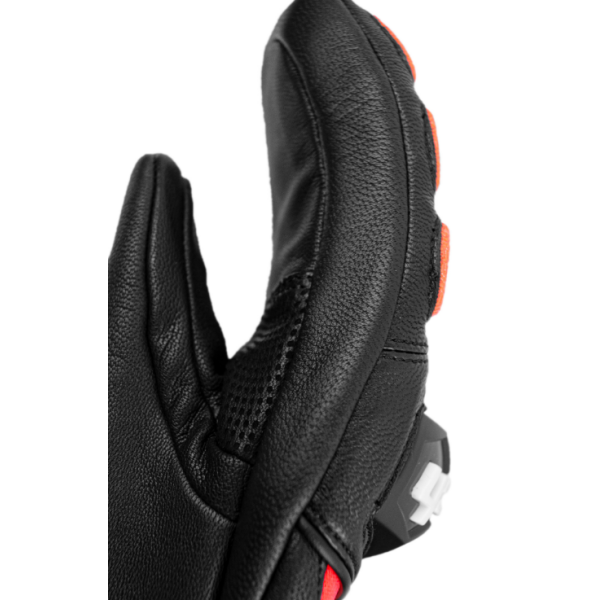 Otroške smučarske rokavice Reusch Worldcup Warrior GS Mitten – vrhunske usnjene rokavice z R-LOFT™ izolacijo, ki nudijo toploto, zaščito in profesionalno kakovost za mlade tekmovalce. Na voljo v AS Sport Outlet!