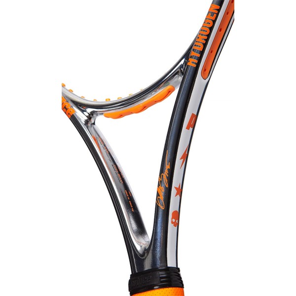 Chrome 100 280g je odlična izbira za igralce srednjega razreda, ki želijo igrati agresiven tenis. Lopar krepi zmogljivost pri servisu, hkrati pa ima in prinaša visoko dozo kontrole.