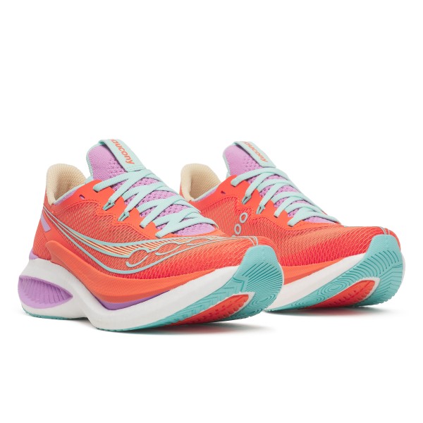 Elite ženske tekaške superge Saucony Endorphin Pro 5 s karbonsko ploščo. Izjemen povratek energije in hitrost za maraton ter tekmovanja. Na voljo pri AS Sport Outlet.