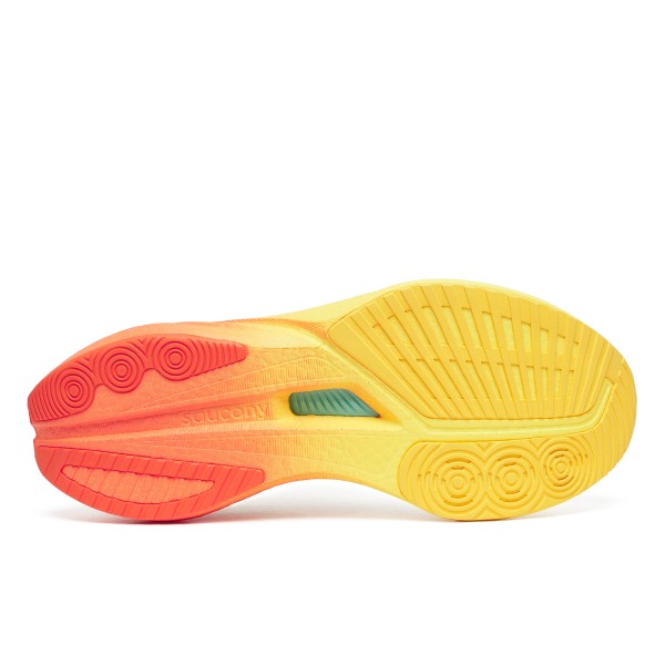 Premagaj tempo z moškimi tekaškimi copati Saucony Endorphin Speed 5. SPEEDROLL tehnologija, PWRRUN PB blaženje in najlonska plošča za maksimalno hitrost, odzivnost in udobje pri vsakem teku.