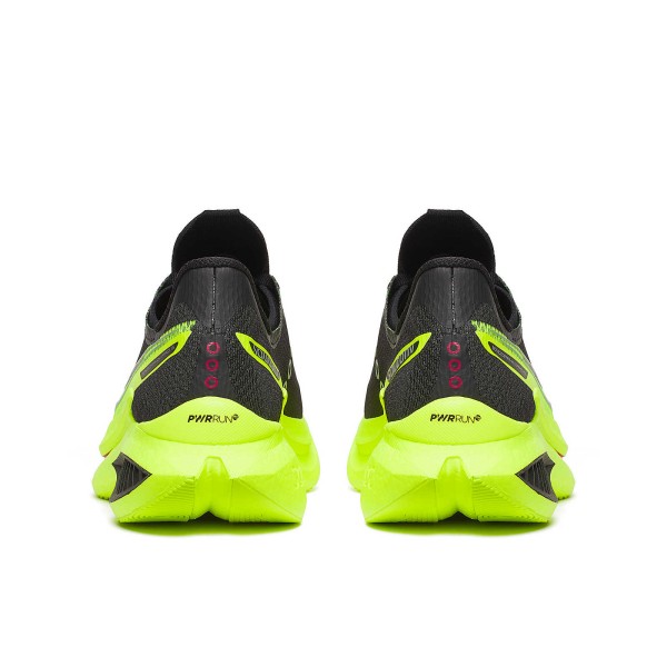 Elite moške tekaške superge Saucony Endorphin Pro 5 s karbonsko ploščo. Maksimalen povratek energije in hitrost za maraton ter tekmovanja. Naroči pri AS Sport Outlet.