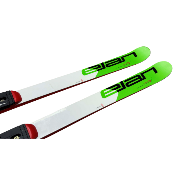 Vrhunske tekmovalne veleslalomske smuči ELAN GSX Master z Arrow tehnologijo in Titanalom. Natančnost, hitrost in stabilnost za master smučarje – AS Sport Outlet.