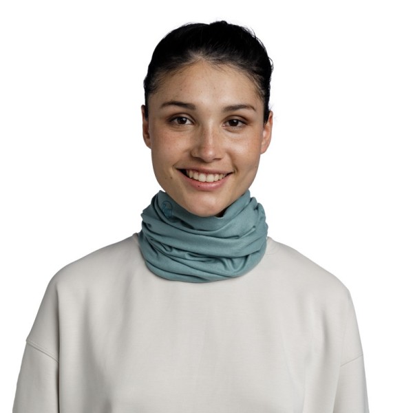 Odkrijte vsestransko BUFF® Original Ecostretch Solid Jade tuba – idealna za tek, smučanje, kolesarjenje in pohodništvo. UPF 50 zaščita, 4-smerno raztegljiv material, reciklirani materiali in več kot 12 načinov nošenja.