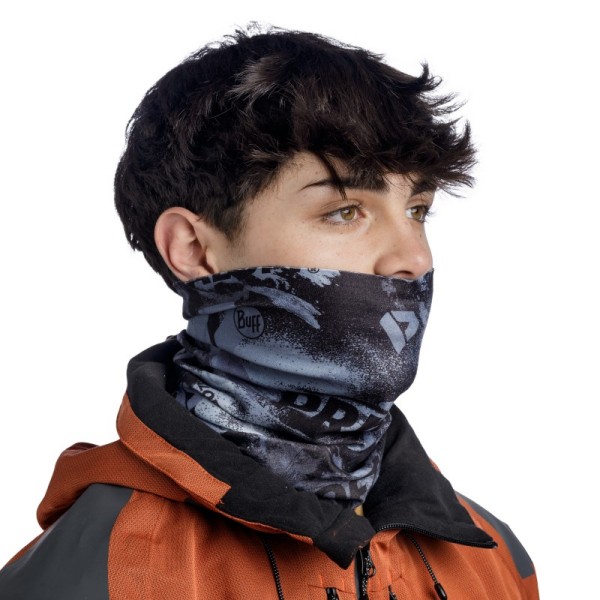 Ostanite topli in suhi z BUFF® Thermonet® Skatick Graphite – vsestransko toplo tuba za tek, pohodništvo, kolesarjenje in zimske športe. PrimaLoft® Thermonet® mikrovlaken, 4-smerna raztegljivost, hitro sušeč material in delno reciklirani poliester.