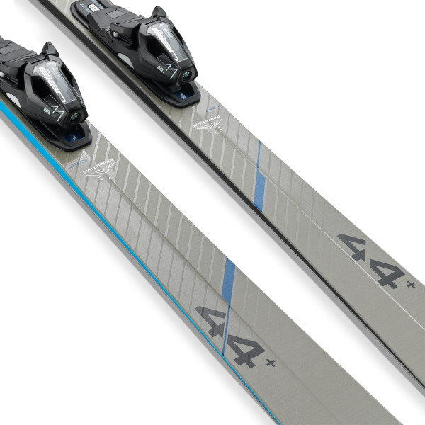 Vsestranske karving smuči Elan Primetime 44  s širšo platformo, sredico Dual Density, ojačitvijo Mono Ti in pripadajočimi vezmi EMX 12.0 GW Fusion X.