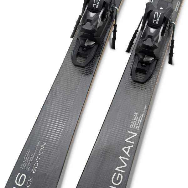 Smuči Elan Wingman 86 Black Edition (25/26) združujejo karbonsko in titanalno moč za vrhunsko stabilnost, odzivnost in natančnost. Ustvarjene za zahtevne smučarje, ki želijo popolno zmogljivost in prestižen videz.