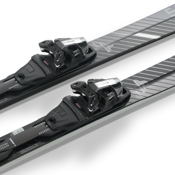 Smuči Elan Primetime 55  Black Edition (25/26) prinašajo širšo platformo, dvojno plast titanala in UD Carbon za vrhunski oprijem, moč in stabilnost. Izdelane za zahtevne smučarje, ki cenijo eleganco in zmogljivost.