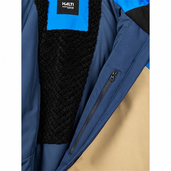 Moška smučarska jakna HALTI MELVIK Electric Blue Lemonade v atraktivni modro-rumeni barvni kombinaciji. Membrana DrymaxX® LN 4-Way Stretch zagotavlja vodni stolpec 15.000 mm in zračnost 15.000 g/m²/24 h. Jakna ima izolacijo Microtherm® Dynamic 60 g, popolnoma lepljene šive, prezračevanje pod pazduhami, fiksno snežno manšeto, vodoodbojne zadrge, nastavljivo kapuco in praktične žepe za smučarsko opremo.