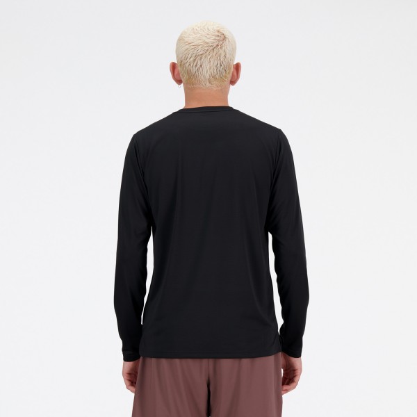 Moška športna majica New Balance Sport Essentials Long Sleeve z dolgimi rokavi, lahka in zračna majica za trening in vsakodnevno udobje.