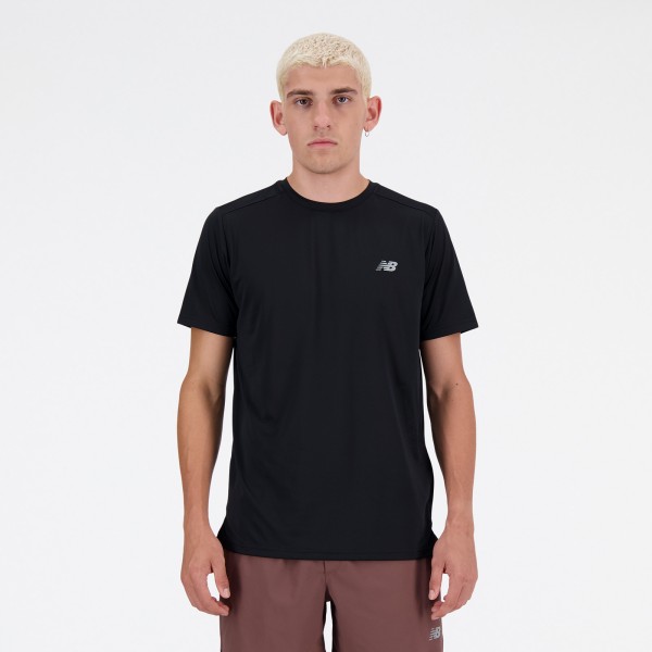 Moška športna majica New Balance Sport Essentials T-Shirt v črni barvi, lahka in zračna majica s kratkimi rokavi za trening in prosti čas.
