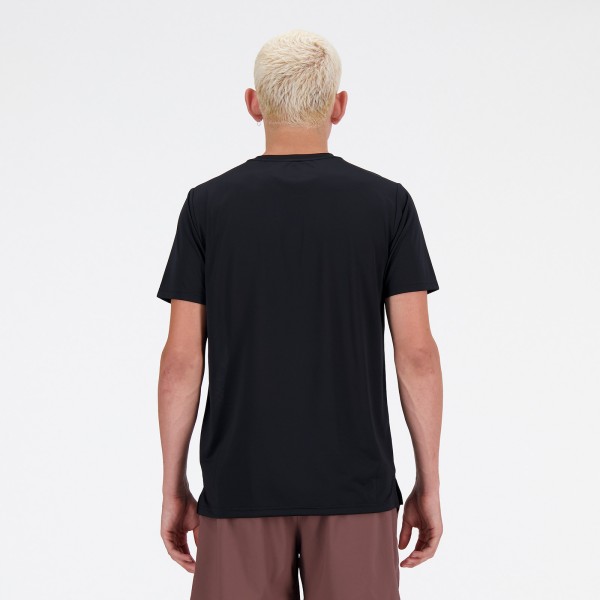 Moška športna majica New Balance Sport Essentials T-Shirt v črni barvi, lahka in zračna majica s kratkimi rokavi za trening in prosti čas.
