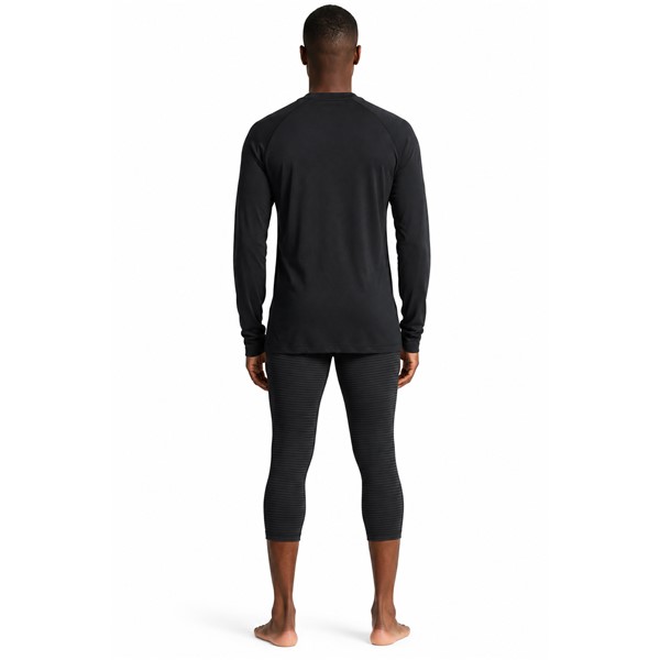 Originalne moške 3/4 funkcionalne pajkice CRAFT Active Comfort Knickers 2 M Black v črni barvi. Izdelane iz 75 % recikliranega poliamida in 25 % recikliranega poliestra. Mehka funkcionalna tkanina, prilagojena struktura Bodymapped, učinkovito odvajanje vlage, minimalno število šivov in ravni šivi Flatlock zagotavljajo udobje pri smučanju, pohodništvu, trekingu in drugih športnih aktivnostih.