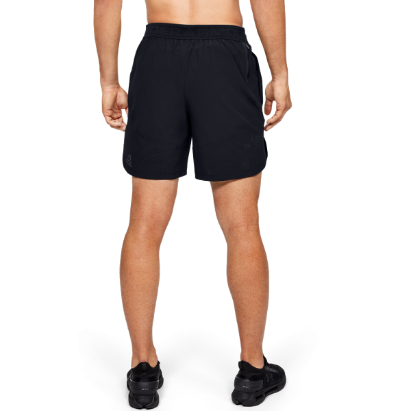 Moške kratke hlače Under Armour Stretch-Woven Shorts so zasnovane za optimalno udobje in svobodo gibanja. Izdelane iz elastičnega materiala, nudijo odlične lastnosti zračenja, kar je idealno za športne aktivnosti in prosti čas.
