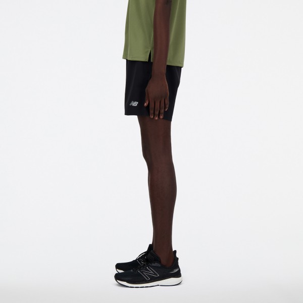 Moške športne hlače New Balance Sport Essentials Short 5 Lined, lahke in zračne kratke hlače z notranjo podlogo za tek in trening.