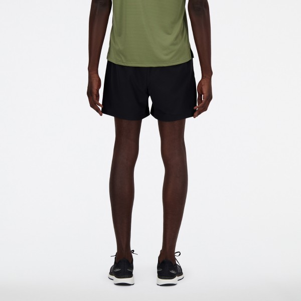 Moške športne hlače New Balance Sport Essentials Short 5 Lined, lahke in zračne kratke hlače z notranjo podlogo za tek in trening.