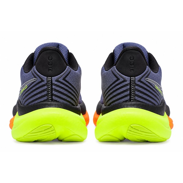 Premium moške tekaške superge Saucony Triumph 23 s peno PWRRUN PB, SRS vložkom in trpežnim XT-900 podplatom za udobne vsakodnevne in dolge cestne teke.