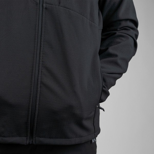 Softshell jakna Elan je zasnovana za dinamične aktivnosti in spremenljivo vreme. Izdelana iz raztegljive tkanine, nudi svobodo gibanja in udobje. Kapuca ščiti pred vremenskimi vplivi, medtem ko nastavljive manšete omogočajo prilagodljivo prileganje.