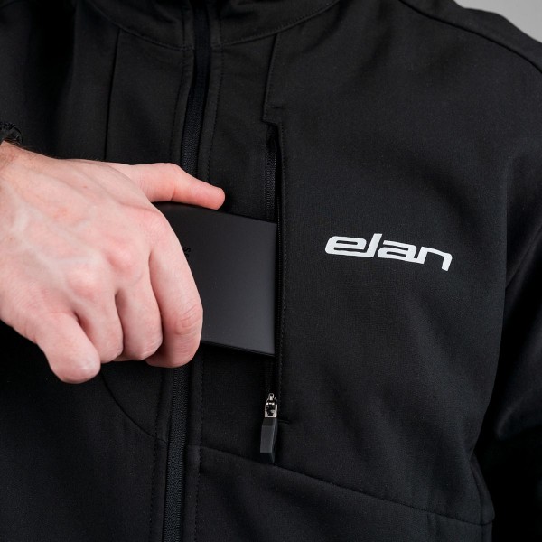 Softshell jakna Elan je zasnovana za dinamične aktivnosti in spremenljivo vreme. Izdelana iz raztegljive tkanine, nudi svobodo gibanja in udobje. Kapuca ščiti pred vremenskimi vplivi, medtem ko nastavljive manšete omogočajo prilagodljivo prileganje.