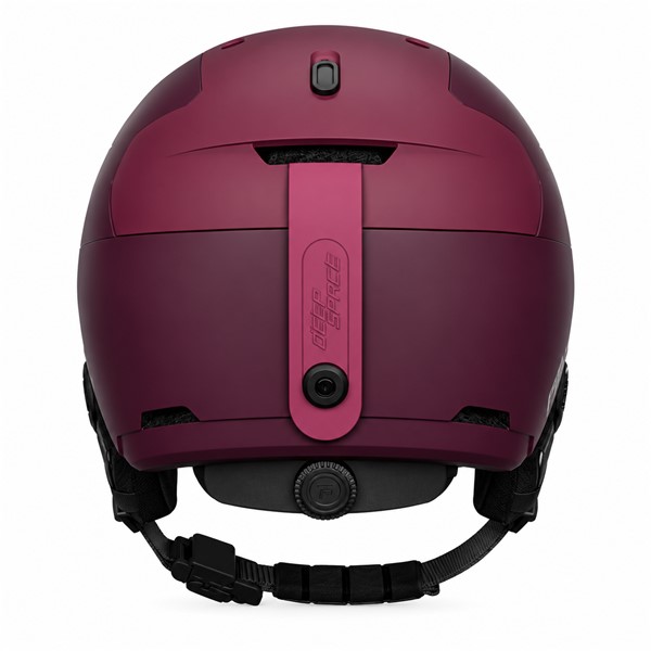 Vrhunska smučarska čelada FLAXTA DEEP SPACE v elegantni slivovo vijolični barvi PLUM. Hibridna konstrukcija In-Mold in ABS, 100 % reciklirana EPS-sredica, prilagodljiva podloga FoamFit, izolacija PrimaLoft® Gold, magnetna zaponka Fidlock® in nastavljivo prezračevanje zagotavljajo kakovostno zaščitno funkcionalnost, udobje in sodoben športni videz.