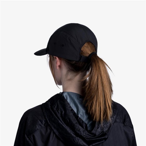 Športna kapa BUFF® 5 panel je zračna kapa, ki se hitro suši. Udobna, mehka iz elastičnega tehničnega materiala, nudi dobro prileganje in zaščito pred sončnimi žarki najmanj UPF50. Primerna je za vse športne aktivnosti na prostem.