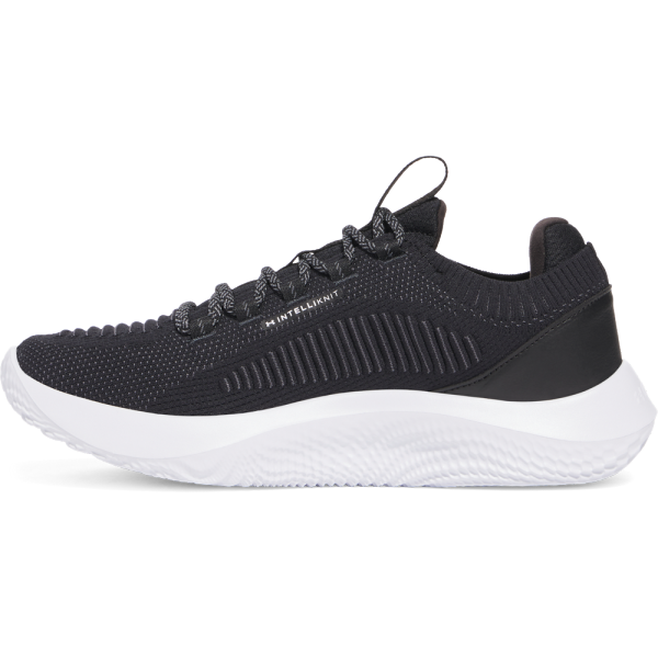 Under Armour DYNAMIC 2 so vrhunske superge, zasnovane za aktivne posameznike. Napredna oblazinjenost UA HOVR™ omogoča energijsko vračanje, medtem ko trpežni nedrseč podplat zagotavlja odličen oprijem.