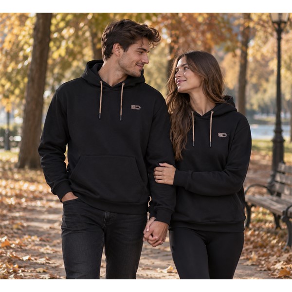 Črn unisex pulover s kapuco ELAN 80 YEARS BLACK iz organskega bombaža z jubilejno grafiko.
