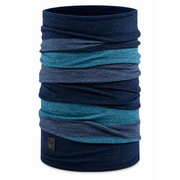 Originalna večnamenska tuba BUFF® Merino Move Block Denim v sodobni modri barvni kombinaciji. Izdelana iz 91 % merino volne, 8 % poliamida in 1 % elastana, z gramaturo 205 g/m², naravno termoregulacijo in brezšivno konstrukcijo. Primerna za pohodništvo, sprehode, potovanja in vsakodnevno uporabo v hladnejšem vremenu.