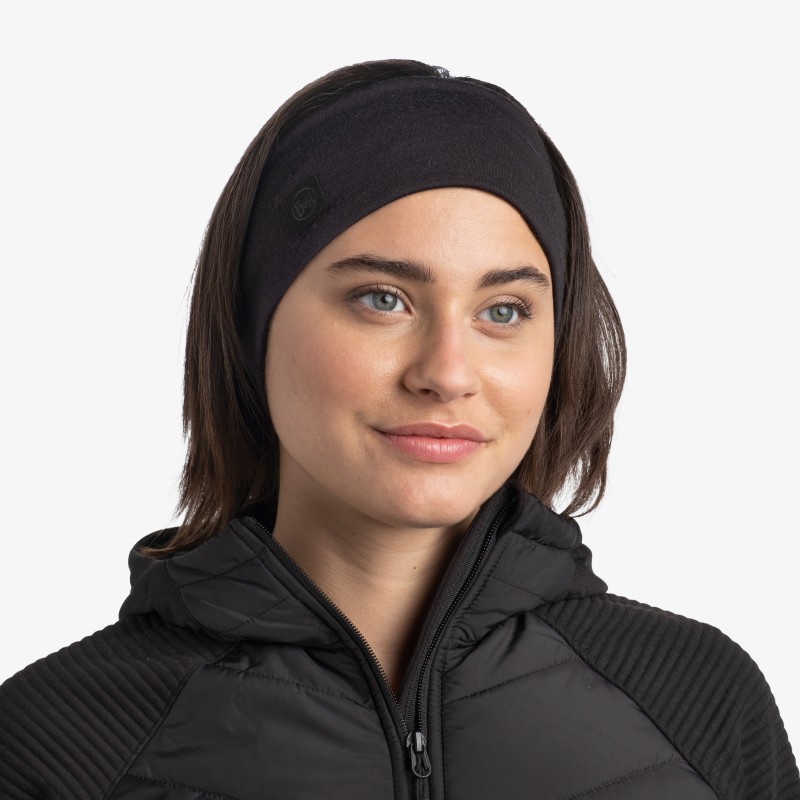 Ostanite topli in udobni z BUFF® Merino Wide Solid Black, naglavnim trakom iz 100 % Merino volne. Idealno za plezanje, pohodništvo, tek in zimske aktivnosti. Večnamenski, naravno odporen proti vonjavam in proizveden v Španiji.