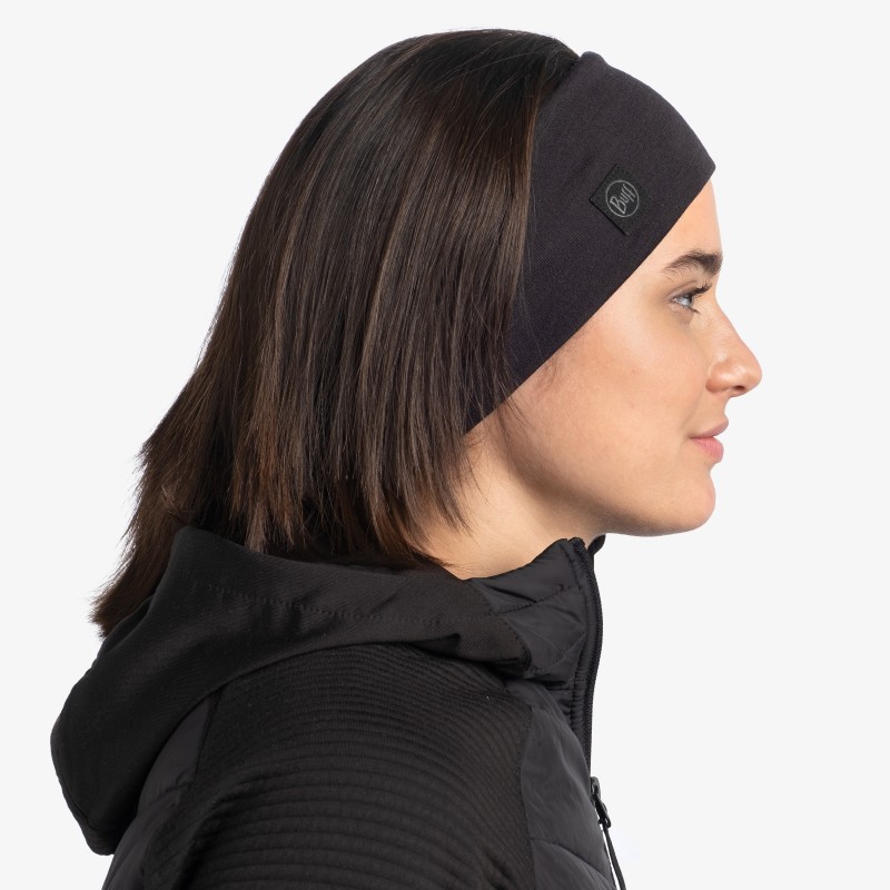 Ostanite topli in udobni z BUFF® Merino Wide Solid Black, naglavnim trakom iz 100 % Merino volne. Idealno za plezanje, pohodništvo, tek in zimske aktivnosti. Večnamenski, naravno odporen proti vonjavam in proizveden v Španiji.