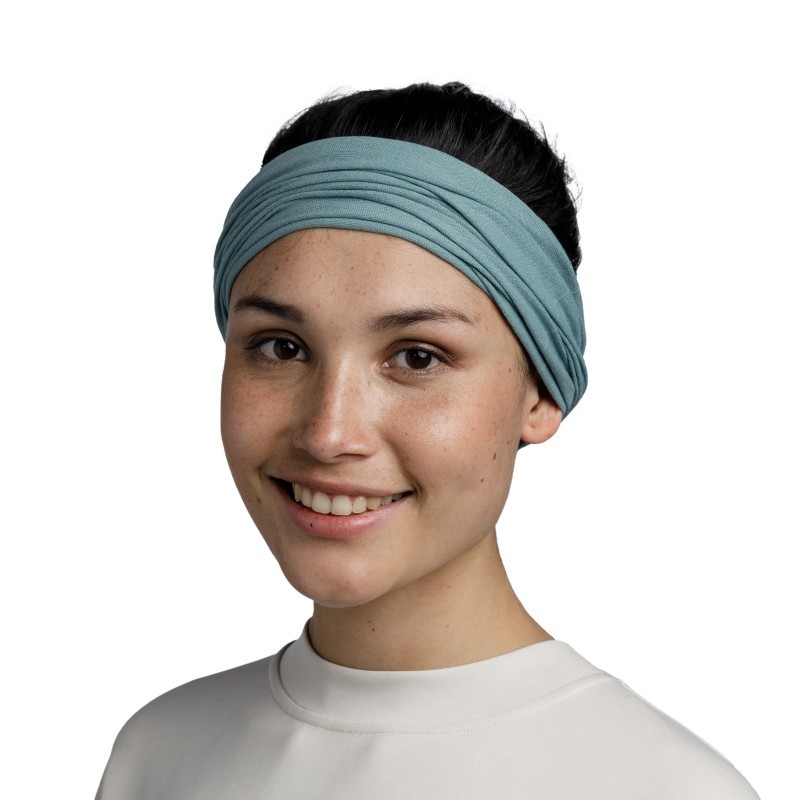 Odkrijte vsestransko BUFF® Original Ecostretch Solid Jade tuba – idealna za tek, smučanje, kolesarjenje in pohodništvo. UPF 50 zaščita, 4-smerno raztegljiv material, reciklirani materiali in več kot 12 načinov nošenja.