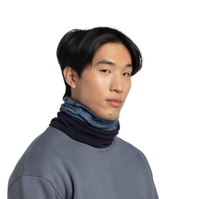Ostanite topli in zaščiteni z BUFF® Polar Ativ Navy – topla, raztegljiva tuba za smučanje, tek na smučeh, pohodništvo in zimske aktivnosti. Iz recikliranega flisa PrimaLoft® BIO in Ecostretch materiala, vsestranska in udobna za vsakodnevno nošenje.