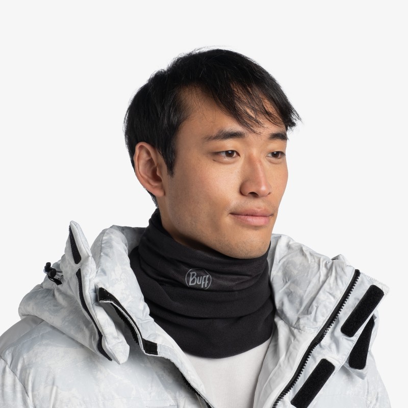 Ostanite topli in udobni z BUFF® Polar Solid Black – večnamensko toplo tubo za zimske aktivnosti na prostem. Idealna za pohodništvo, tek na smučeh, smučanje in deskanje na snegu. Iz recikliranih materialov, z 4-smerno raztegljivostjo.