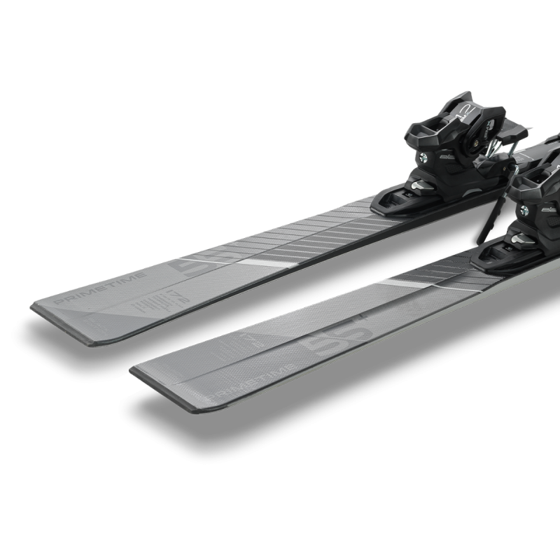Smuči Elan Primetime 55  Black Edition (25/26) prinašajo širšo platformo, dvojno plast titanala in UD Carbon za vrhunski oprijem, moč in stabilnost. Izdelane za zahtevne smučarje, ki cenijo eleganco in zmogljivost.